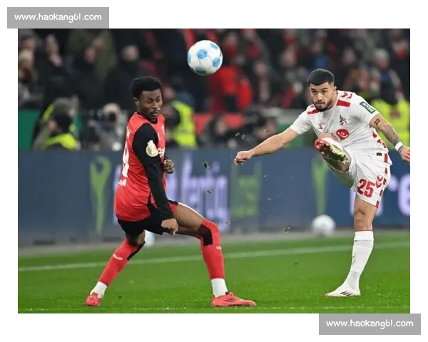 科隆防线遭重创！许伯斯战多特膝伤缺阵半年